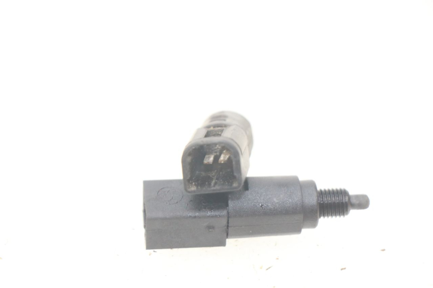 photo de INTERRUPTOR DE LUZ DE FREIO PIAGGIO LIBERTY 4T 50 (2004 - 2008) - Zoom do estado de desgaste