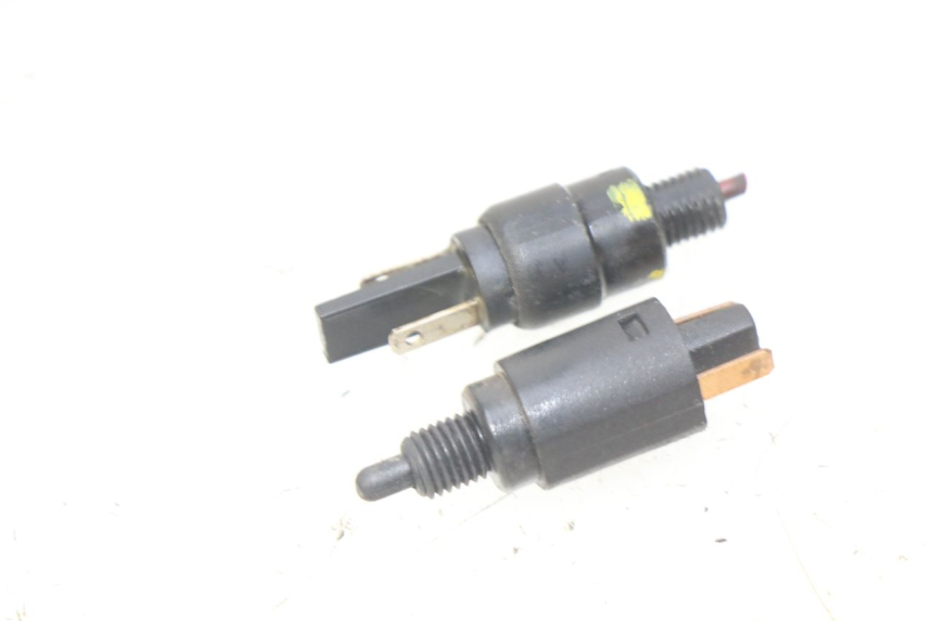 photo de INTERRUPTOR DE LUZ DE FREIO PIAGGIO LIBERTY IGET S 125 (2016 - 2020) - Vista principal