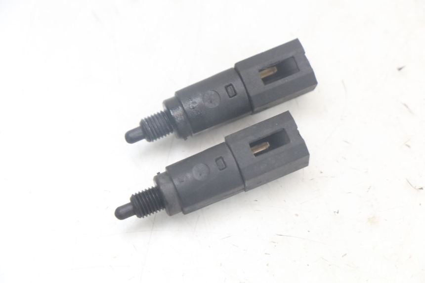 photo de INTERRUPTOR DE LUZ DE FREIO PIAGGIO LIBERTY 125 (2009 - 2013) - Vista principal