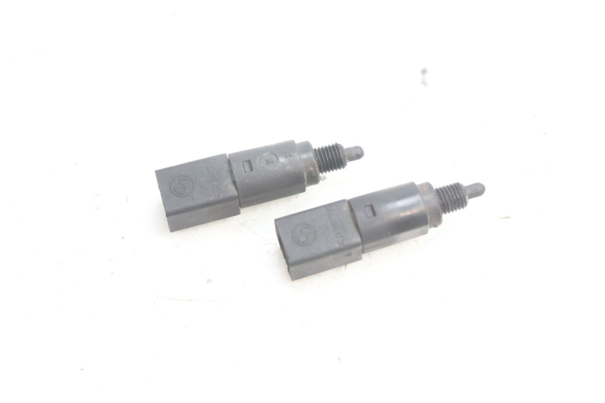 photo de INTERRUPTOR DA LUZ DE FREIO PIAGGIO LIBERTY 125 (1998 - 2008) - Detalhe da peça