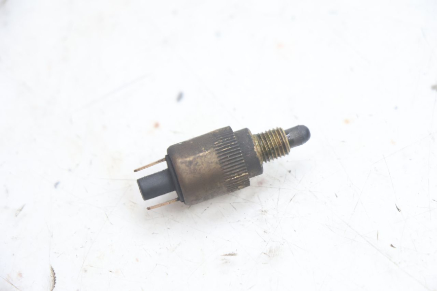 photo de INTERRUPTOR DE LUZ DE FREIO PIAGGIO LIBERTY 50 (1998 - 2003) - Detalhe da peça