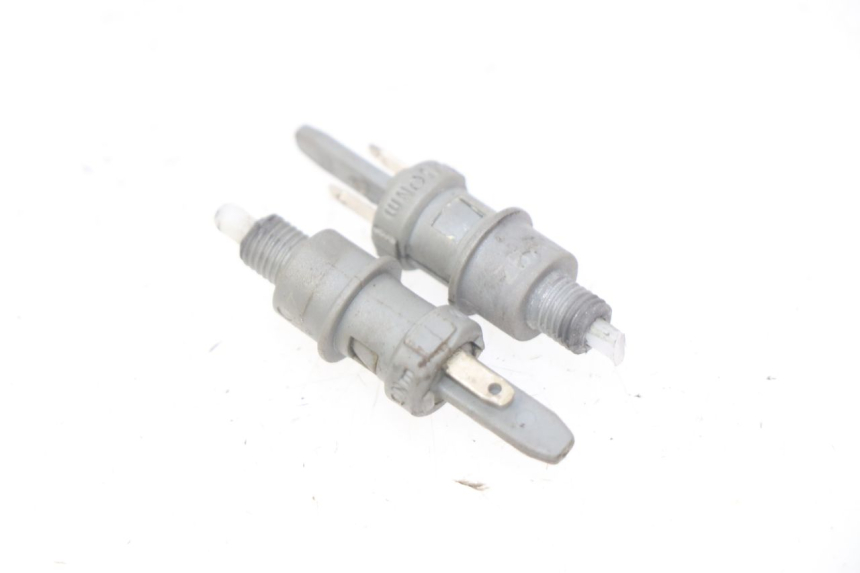 photo de INTERRUPTOR DE LUZ DE FREIO PEUGEOT LUDIX 2 PRO 4T 50 (2008 - 2013) - Detalhe da peça