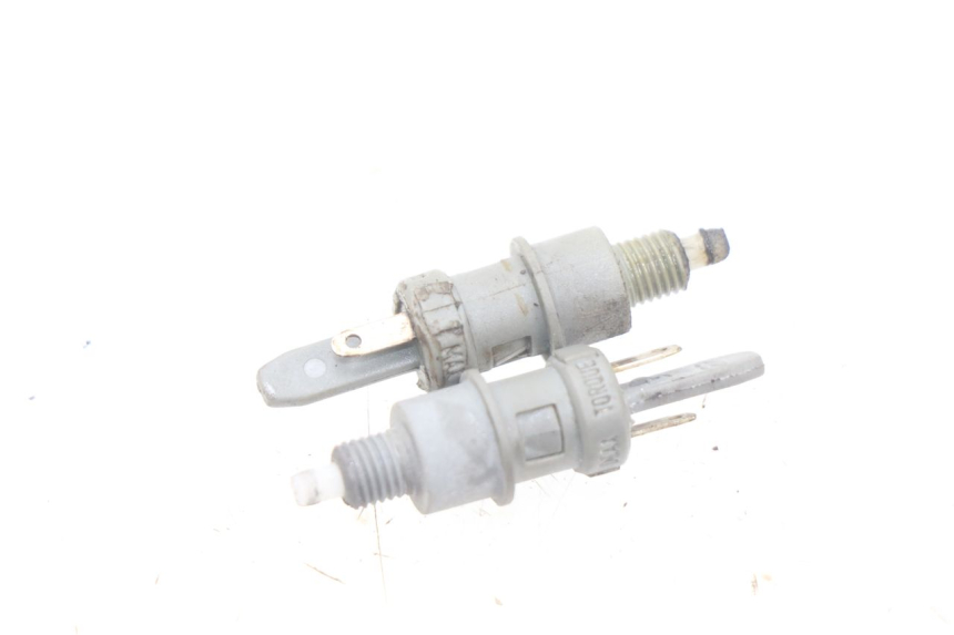 photo de INTERRUPTOR DE LUZ DE FREIO PEUGEOT LUDIX 50 (2008 - 2017) - Detalhe da peça