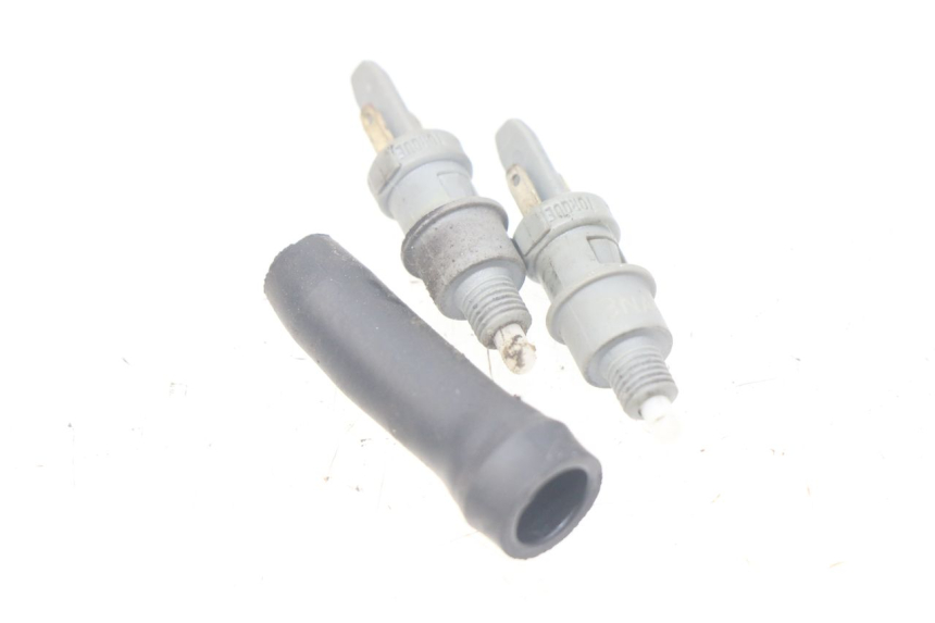 photo de INTERRUPTOR DE LUZ DE FREIO PEUGEOT LUDIX 50 (2005 - 2007) - Detalhe da peça