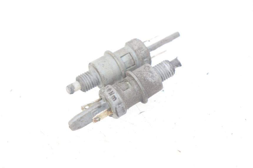 photo de INTERRUPTOR DE LUZ DE FREIO PEUGEOT LUDIX 50 (2008 - 2017) - Detalhe da peça