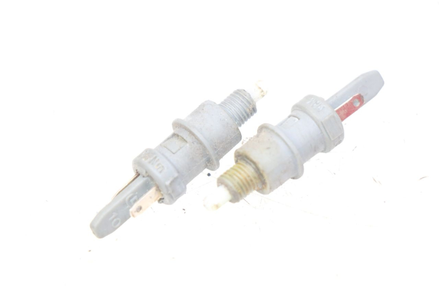 photo de INTERRUPTOR DE LUZ DE FREIO PEUGEOT LUDIX 50 (2008 - 2017) - Detalhe da peça