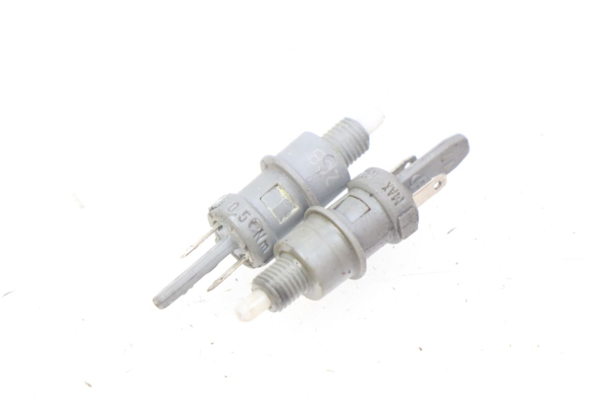 photo de INTERRUPTOR DE LUZ DE FREIO PEUGEOT LUDIX 50 (2008 - 2017) - Detalhe da peça