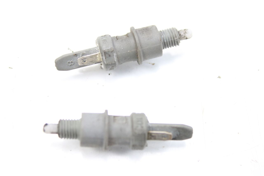 photo de INTERRUPTOR DE LUZ DE FREIO PEUGEOT LUDIX 50 (2008 - 2017) - Detalhe da peça