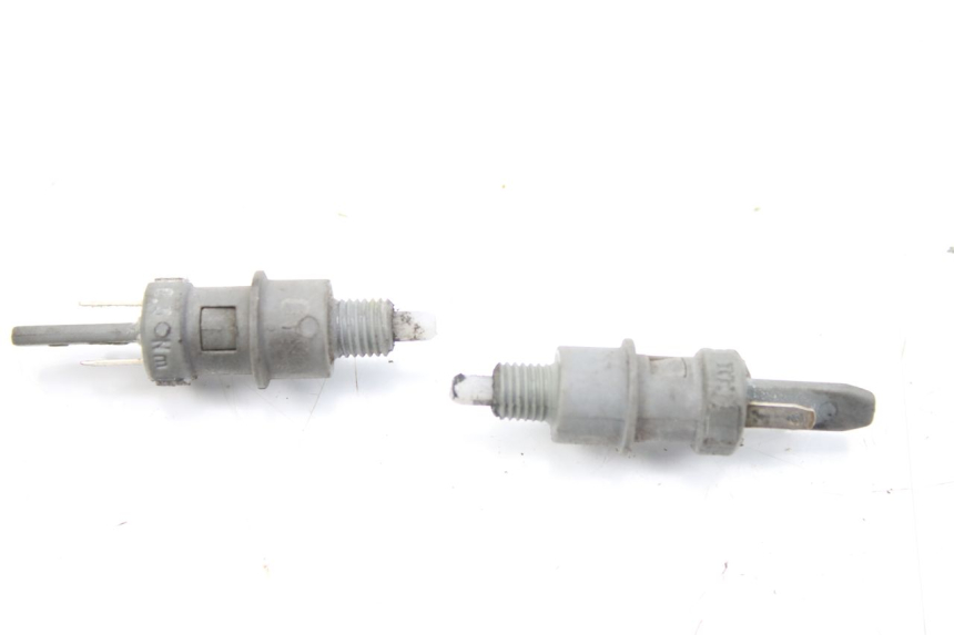 photo de INTERRUPTOR DE LUZ DE FREIO PEUGEOT LUDIX 50 (2008 - 2017) - Zoom do estado de desgaste