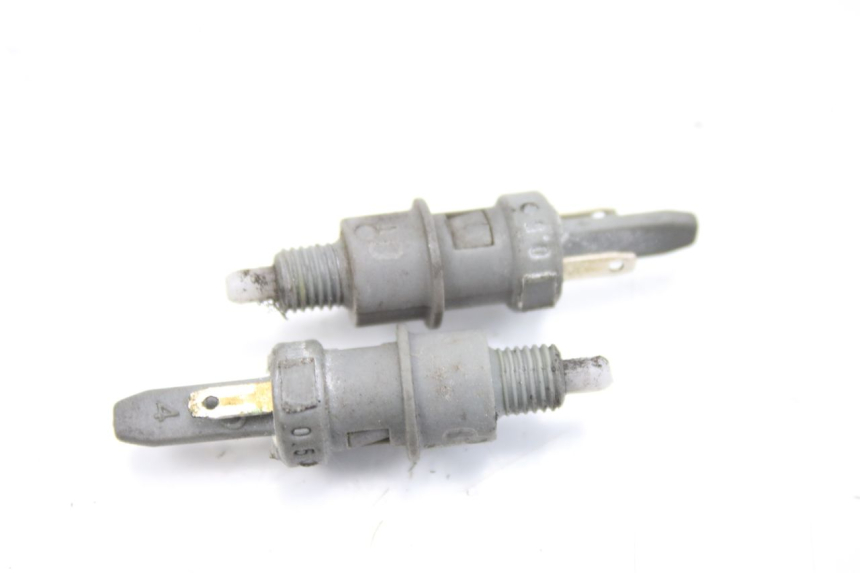 photo de INTERRUPTOR DE LUZ DE FREIO PEUGEOT LUDIX 50 (2008 - 2017) - Outro ângulo de visão