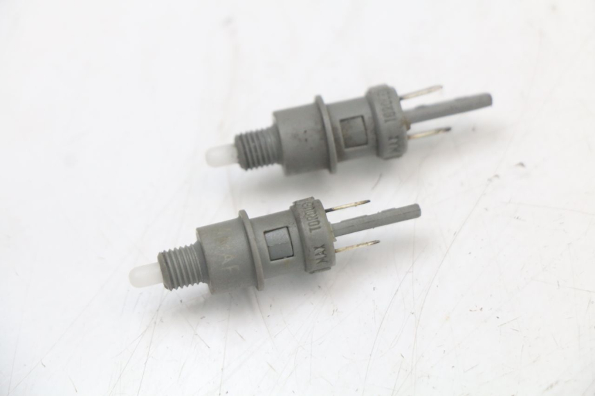 photo de INTERRUPTOR DE LUZ DE FREIO PEUGEOT LUDIX 50 (2005 - 2007) - Detalhe da peça