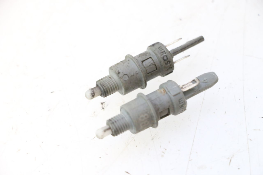 photo de INTERRUPTOR DE LUZ DE FREIO PEUGEOT LUDIX ONE 50 (2004 - 2006) - Vista principal