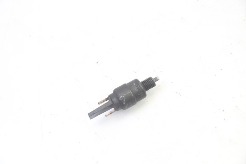 photo de INTERRUPTOR DE LUZ DE FREIO PIAGGIO LXV 4T 50 (2009 - 2013) - Detalhe da peça