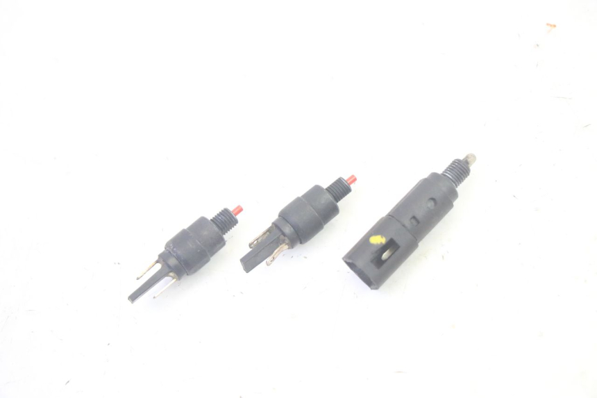 photo de INTERRUPTOR DE LUZ DE FREIO PIAGGIO MP3 HPE 350 (2018 - 2020) - Detalhe da peça