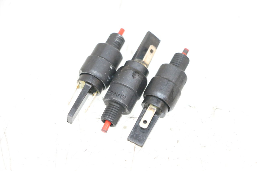 photo de INTERRUPTOR DE LUZ DE FREIO PIAGGIO MP3 HPE 300 (2019 - 2026) - Vista principal