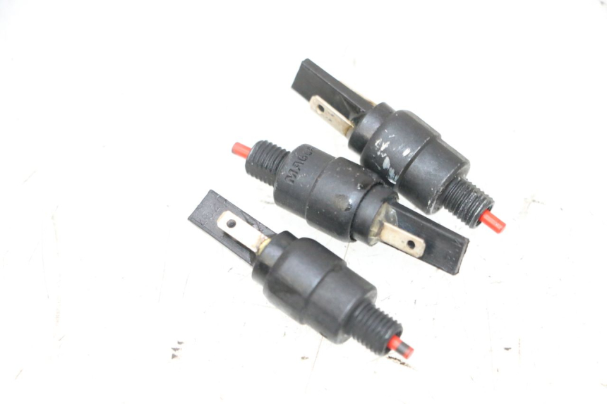 photo de INTERRUPTOR DE LUZ DE FREIO PIAGGIO MP3 HPE 300 (2019 - 2026) - Detalhe da peça