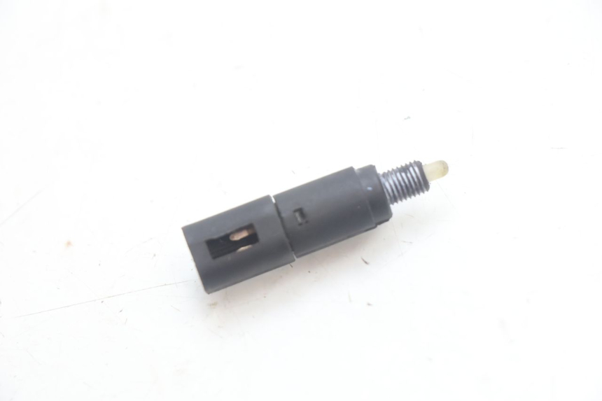 photo de INTERRUPTOR DA LUZ DE FREIO PIAGGIO MP3 HPE 530 (2022 - 2026) - Detalhe da peça