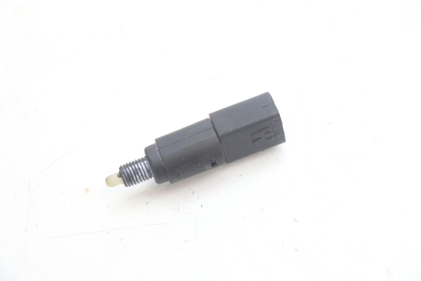 photo de INTERRUPTOR DA LUZ DE FREIO PIAGGIO MP3 HPE 530 (2022 - 2026) - Zoom do estado de desgaste