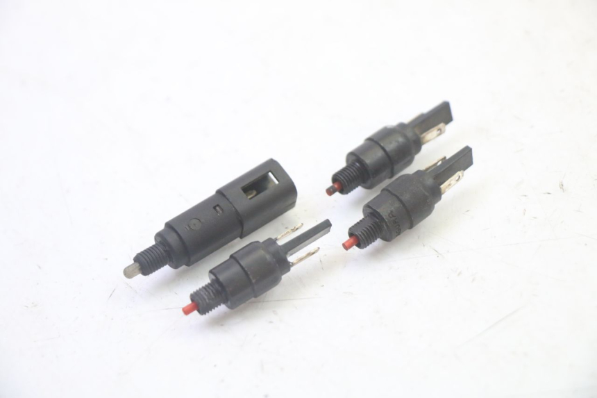 photo de INTERRUPTOR DE LUZ DE FREIO PIAGGIO MP3 LT 300 (2010 - 2016) - Detalhe da peça