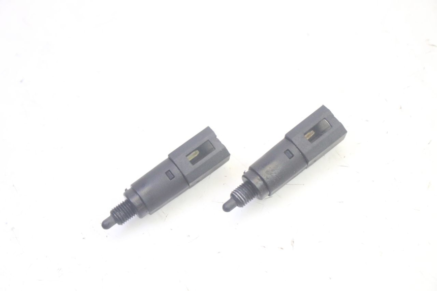 photo de INTERRUPTOR DE LUZ DE FREIO PIAGGIO MP3 LT 400 (2007 - 2012) - Vista principal