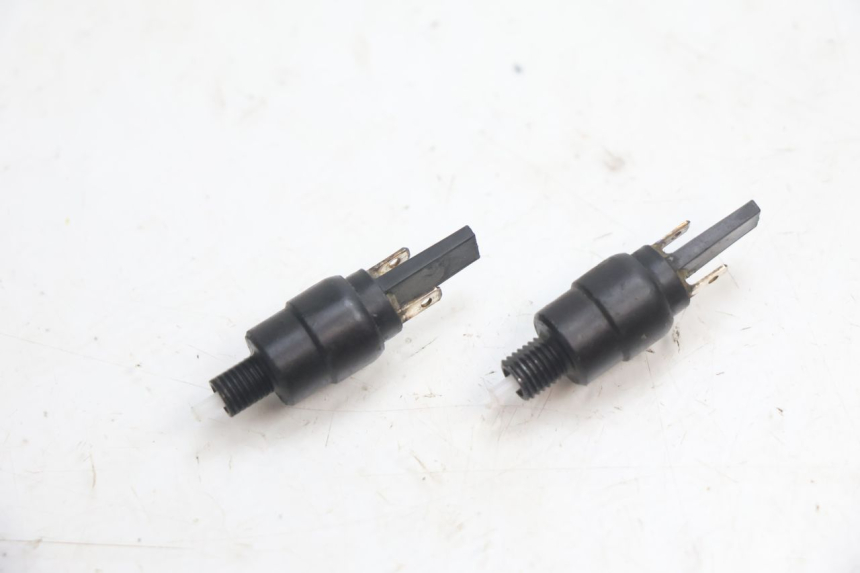 photo de INTERRUPTOR DE LUZ DE FREIO PIAGGIO MP3 LT 400 (2007 - 2012) - Vista principal