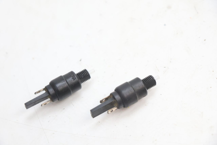photo de INTERRUPTOR DE LUZ DE FREIO PIAGGIO MP3 LT 400 (2007 - 2012) - Detalhe da peça