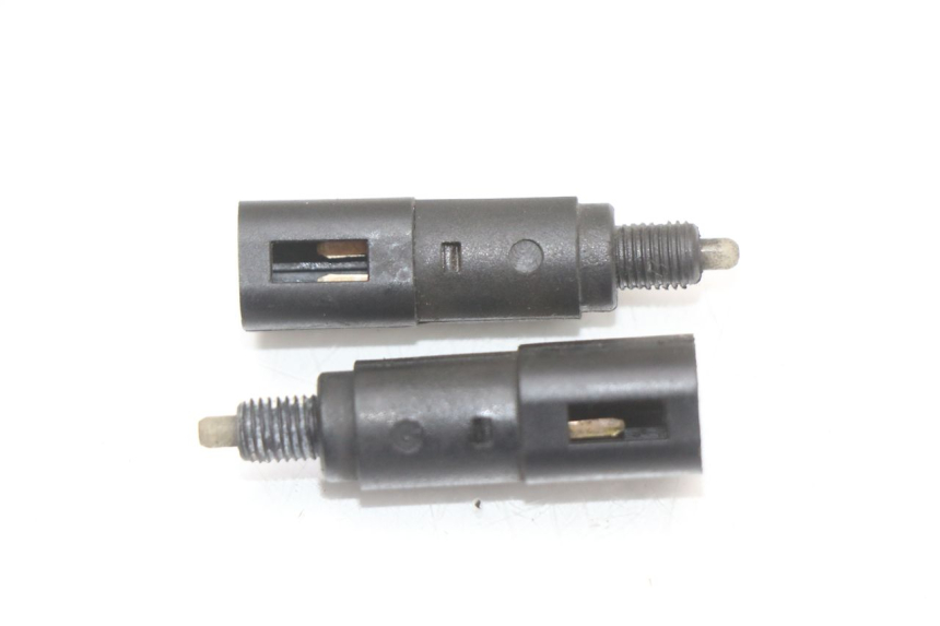 photo de INTERRUPTOR DE LUZ DE FREIO PIAGGIO MP3 125 (2006 - 2014) - Vista principal