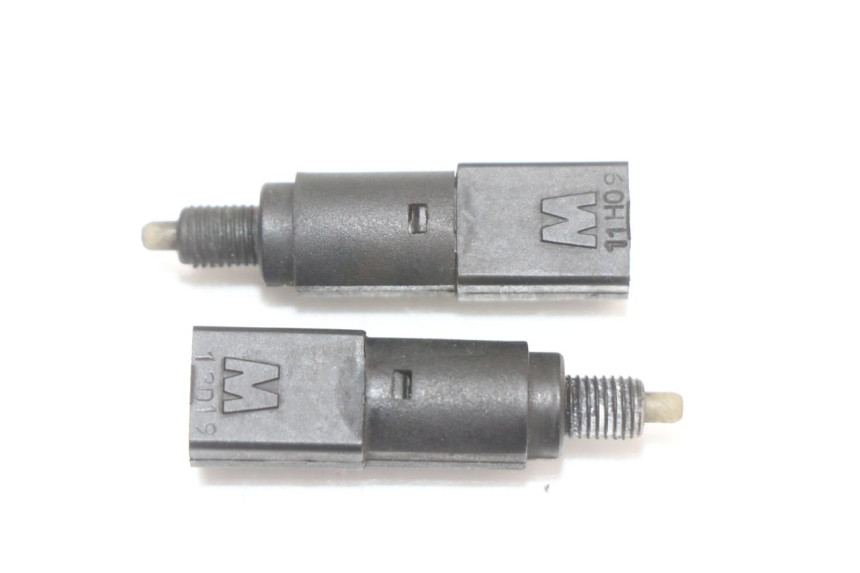 photo de INTERRUPTOR DE LUZ DE FREIO PIAGGIO MP3 125 (2006 - 2014) - Detalhe da peça