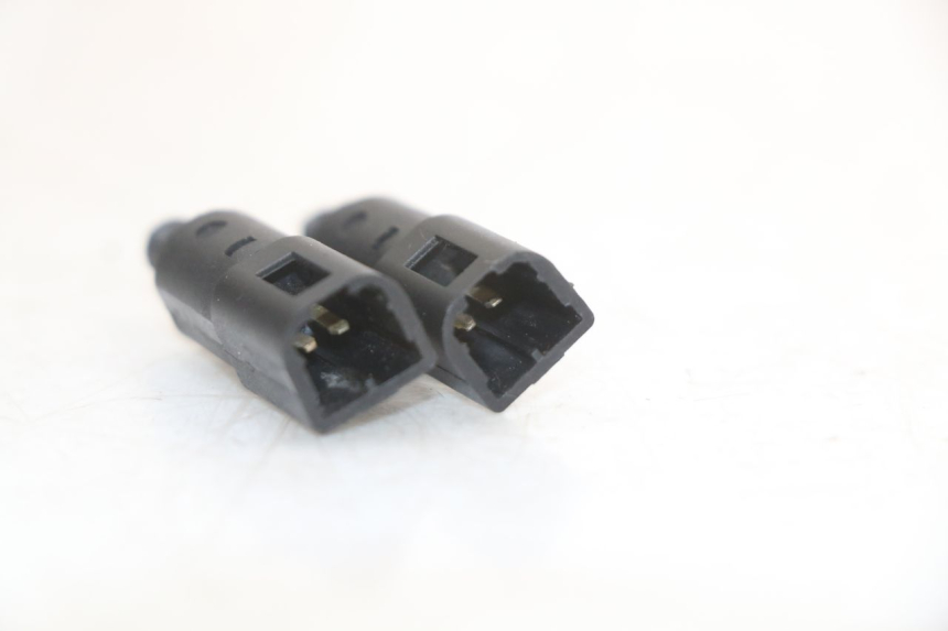photo de INTERRUPTOR DE LUZ DE FREIO PIAGGIO MP3 125 (2006 - 2014) - Outro ângulo de visão