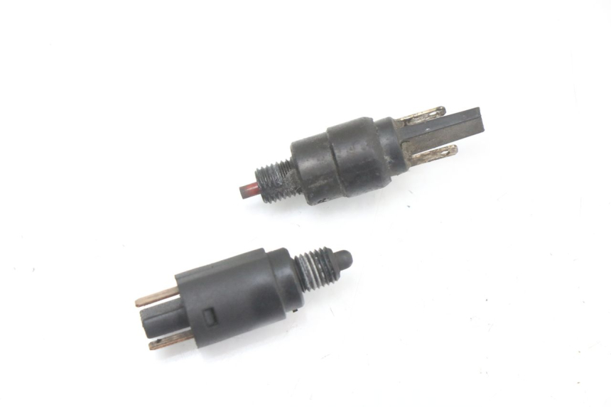 photo de INTERRUPTOR DE LUZ DE FREIO PIAGGIO MP3 500 (2011 - 2015) - Vista principal