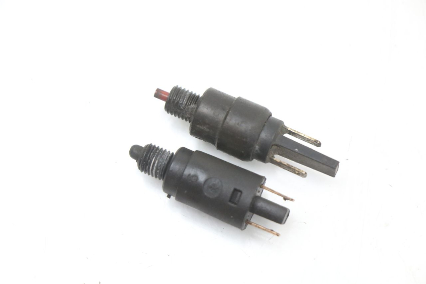 photo de INTERRUPTOR DE LUZ DE FREIO PIAGGIO MP3 500 (2011 - 2015) - Detalhe da peça