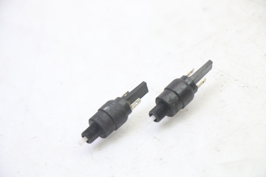 photo de INTERRUPTOR DE LUZ DE FREIO PIAGGIO MP3 RL 250 (2006 - 2010) - Detalhe da peça