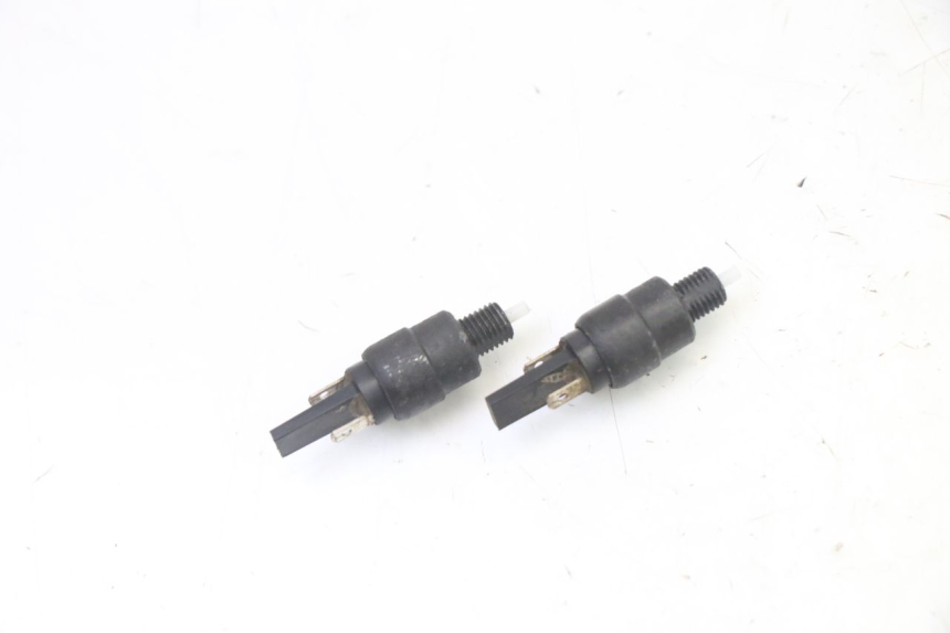 photo de INTERRUPTOR DE LUZ DE FREIO PIAGGIO MP3 RL 250 (2006 - 2010) - Zoom do estado de desgaste