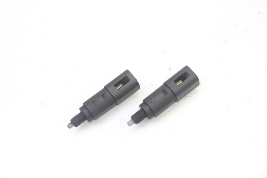 photo de INTERRUPTOR DE LUZ DE FREIO PIAGGIO MP3 125 (2006 - 2014) - Vista principal