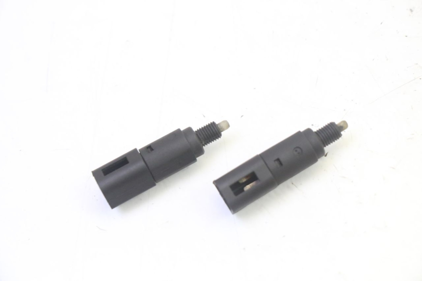 photo de INTERRUPTOR DE LUZ DE FREIO PIAGGIO MP3 125 (2006 - 2014) - Detalhe da peça
