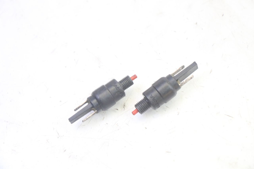 photo de INTERRUPTOR DE LUZ DE FREIO PIAGGIO MP3 500 (2016 - 2018) - Vista principal