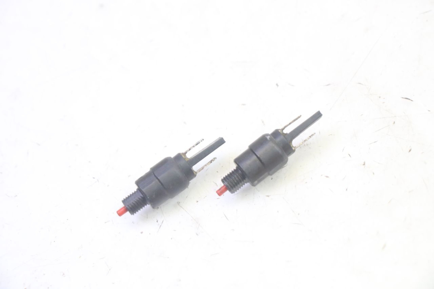 photo de INTERRUPTOR DE LUZ DE FREIO PIAGGIO MP3 500 (2016 - 2018) - Detalhe da peça