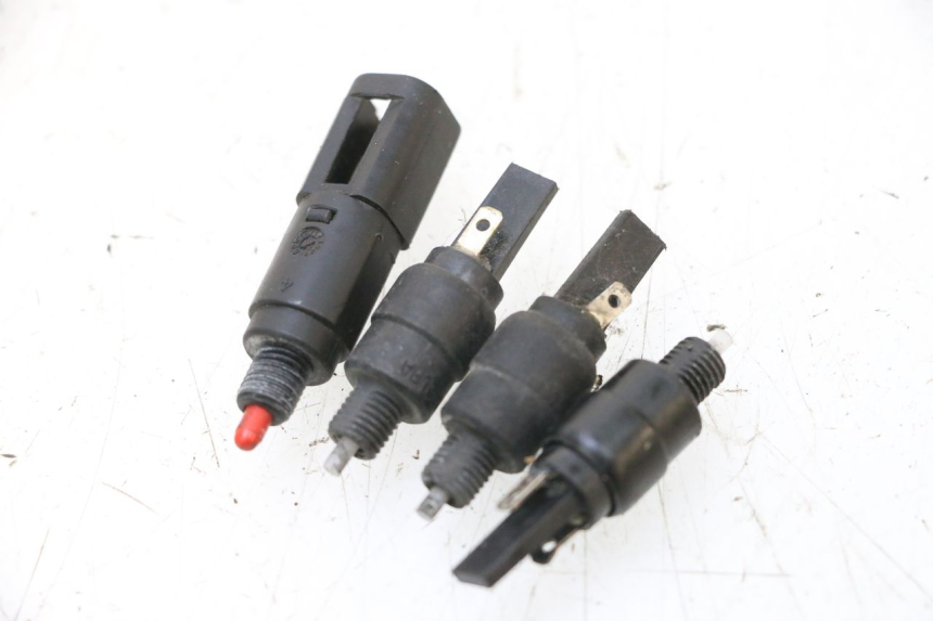 photo de INTERRUPTOR DE LUZ DE FREIO PIAGGIO MP3 RL 250 (2006 - 2010) - Vista principal