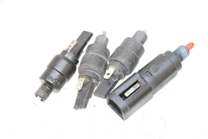 photo de INTERRUPTOR DE LUZ DE FREIO PIAGGIO MP3 RL 250 (2006 - 2010) - Detalhe da peça