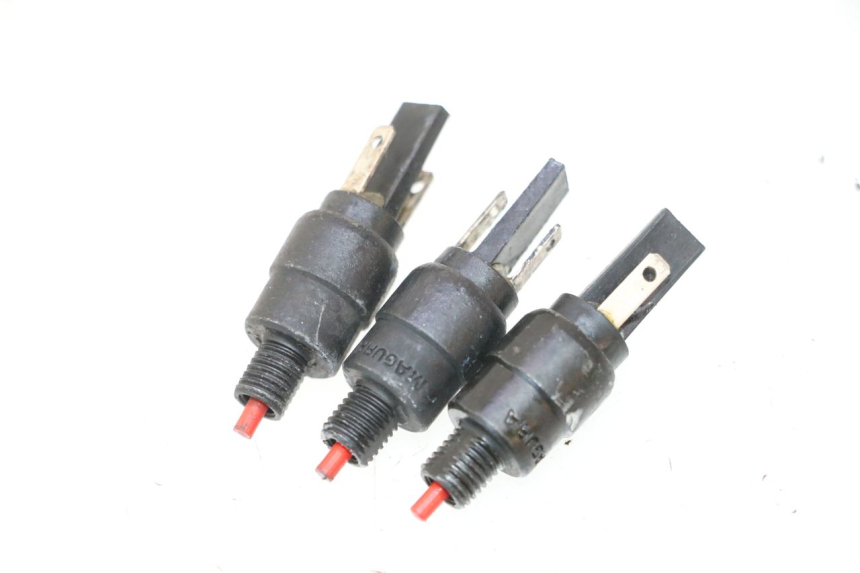 photo de INTERRUPTOR DE LUZ DE FREIO PIAGGIO MP3 500 (2016 - 2018) - Vista principal