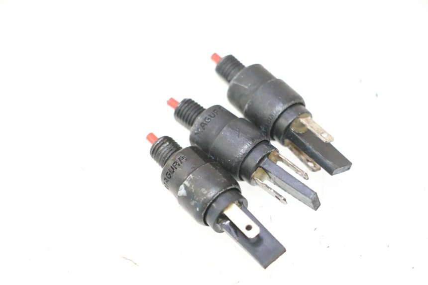 photo de INTERRUPTOR DE LUZ DE FREIO PIAGGIO MP3 500 (2016 - 2018) - Detalhe da peça