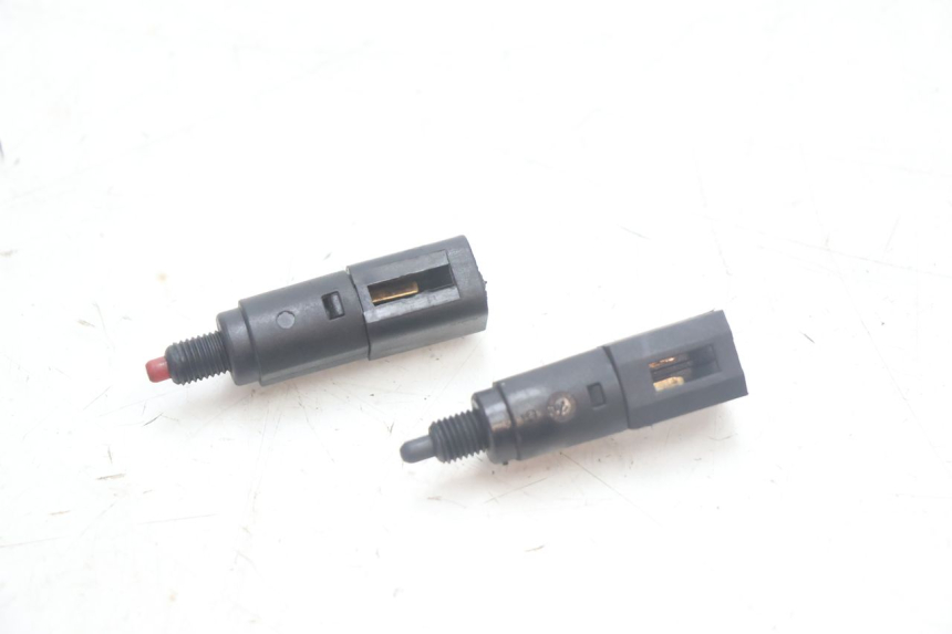 photo de INTERRUPTOR DE LUZ DE FREIO PIAGGIO MP3 125 (2006 - 2014) - Vista principal