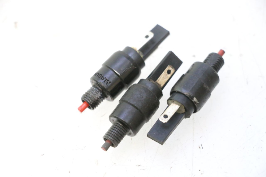 photo de INTERRUPTOR DE LUZ DE FREIO PIAGGIO MP3 500 (2011 - 2015) - Vista principal