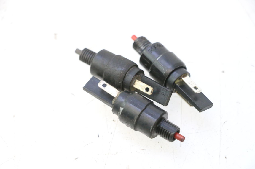 photo de INTERRUPTOR DE LUZ DE FREIO PIAGGIO MP3 500 (2011 - 2015) - Detalhe da peça