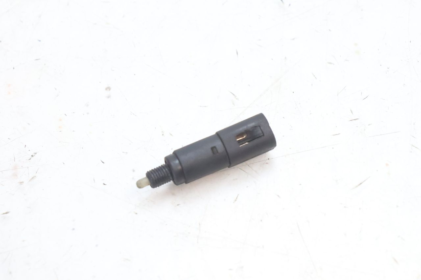 photo de INTERRUPTOR DE LUZ DE FREIO PIAGGIO MP3 500 (2016 - 2018) - Vista principal