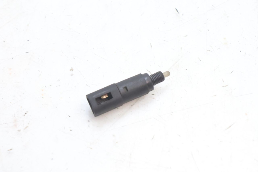 photo de INTERRUPTOR DE LUZ DE FREIO PIAGGIO MP3 500 (2016 - 2018) - Detalhe da peça