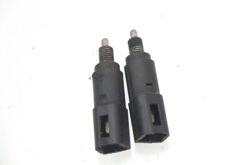 photo de INTERRUPTOR DE LUZ DE FREIO PIAGGIO NRG 50 (2004 - 2017) - Vista principal