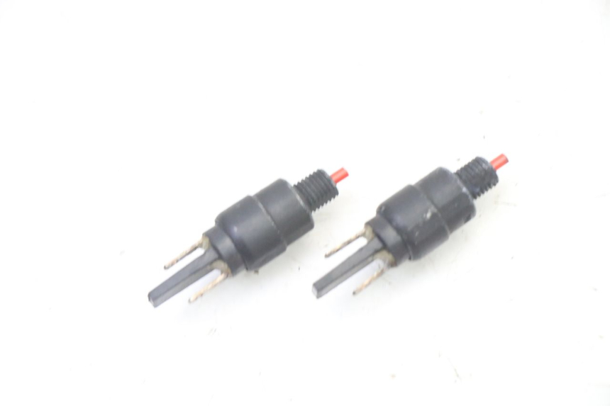 photo de INTERRUPTOR DE LUZ DE FREIO PIAGGIO NRG POWER PUREJET 50 (2018 - 2021) - Detalhe da peça