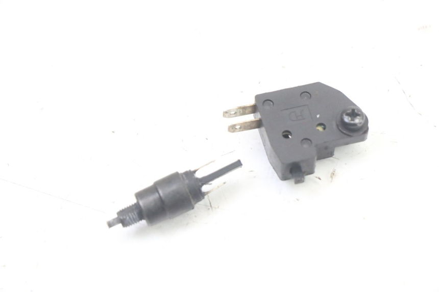 photo de INTERRUPTOR DE LUZ DE FREIO PEUGEOT STREETZONE I 2T 50 (2018 - 2020) - Detalhe da peça