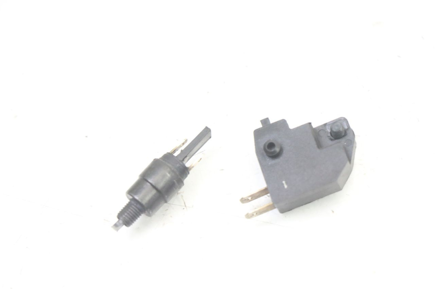 photo de INTERRUPTOR DE LUZ DE FREIO PEUGEOT STREETZONE I 2T 50 (2018 - 2020) - Zoom do estado de desgaste